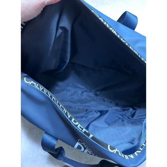 Calvin Klein Defy navy duffle gym shoulder bag - Picture 5 of 6